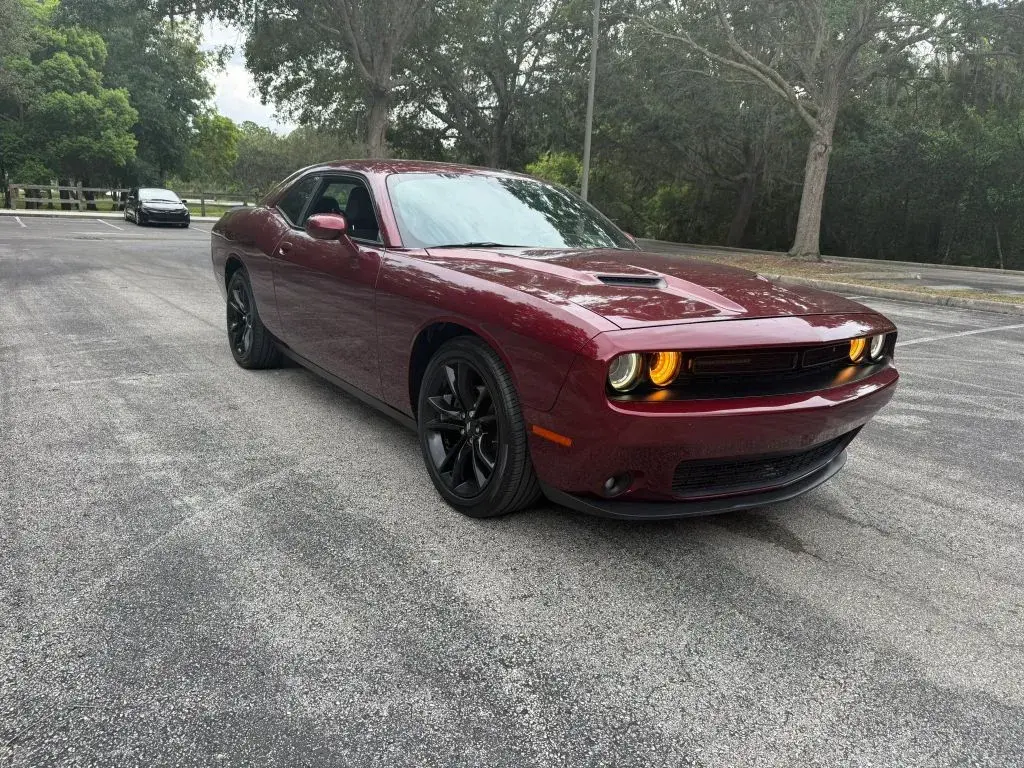 2017 Dodge Challenger SXT photo 4