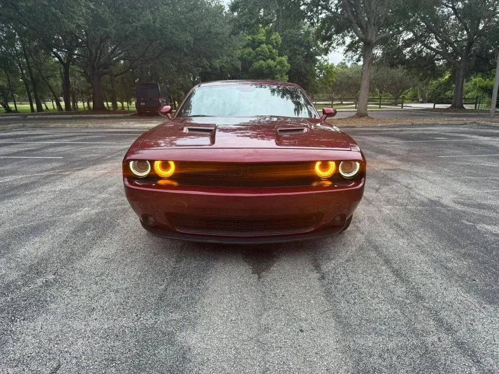 2017 Dodge Challenger SXT photo 3