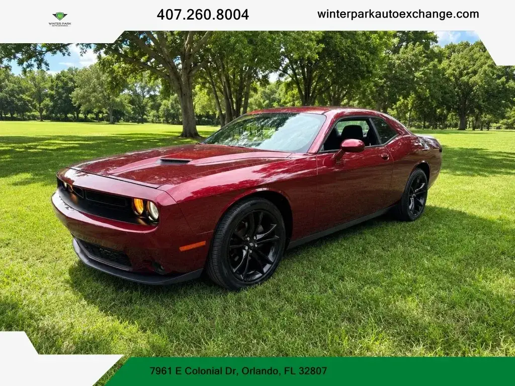 2017 Dodge Challenger SXT photo 1