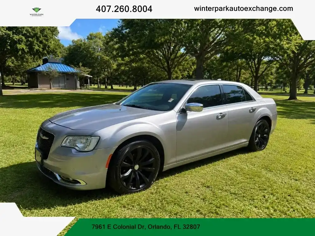 2018 Chrysler 300 Limited's photo