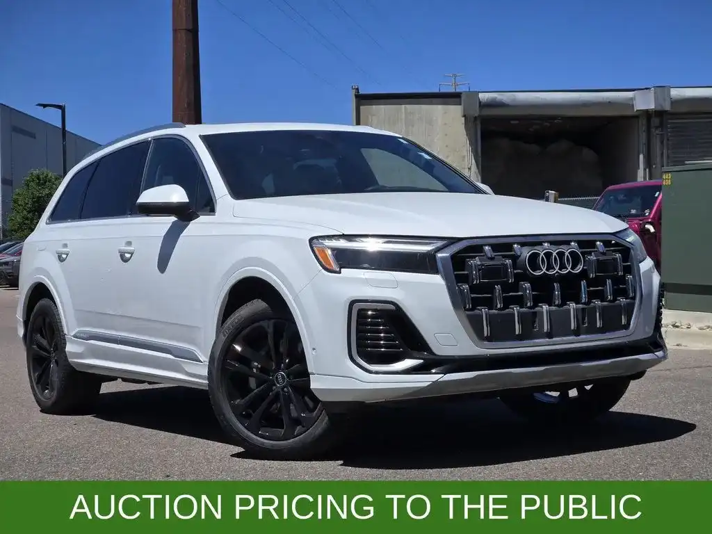 2025 Audi Q7 55 Premium Plus quattro Tiptronic's photo