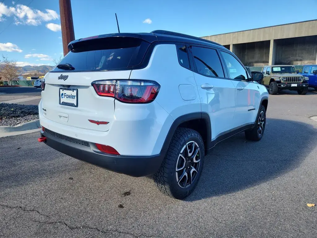 2026 Jeep Compass Trailhawk 4X4 photo 3