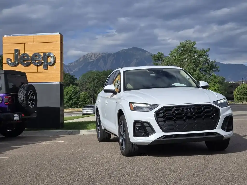 2023 Audi Q5 45 Premium Plus's photo