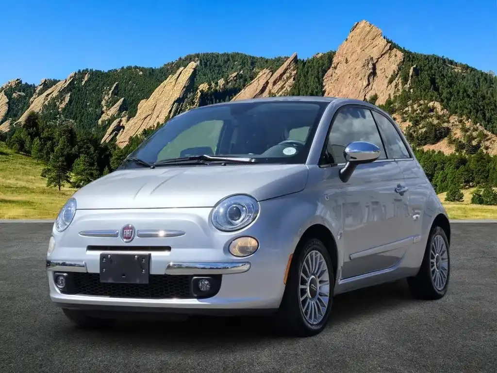 2012 FIAT 500 Lounge's photo