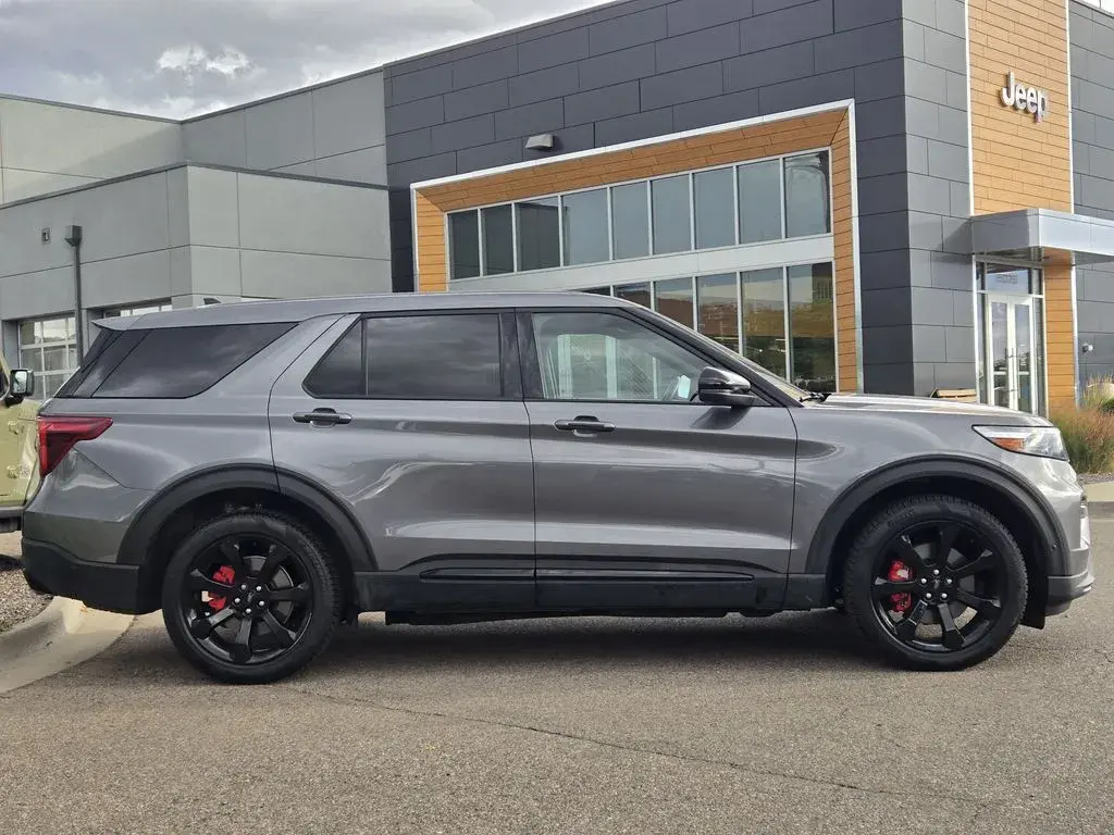 2022 Ford Explorer ST 4WD photo 4