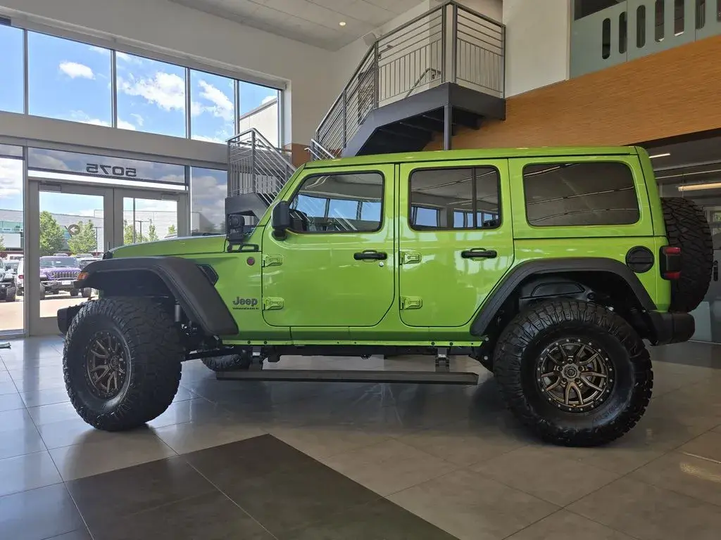 2025 Jeep Wrangler Rubicon photo 3