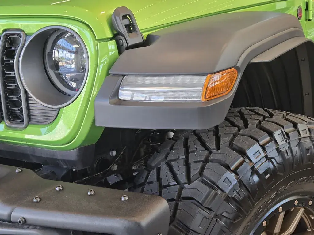 2025 Jeep Wrangler Rubicon photo 5