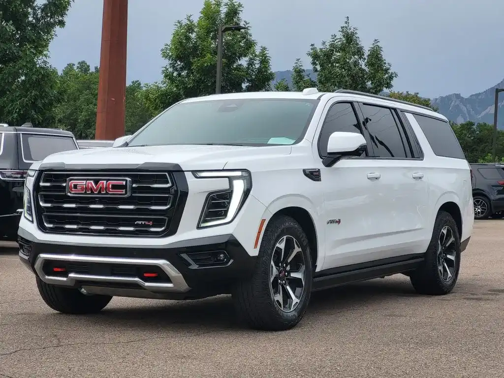 2025 GMC Yukon AT4 4WD's photo