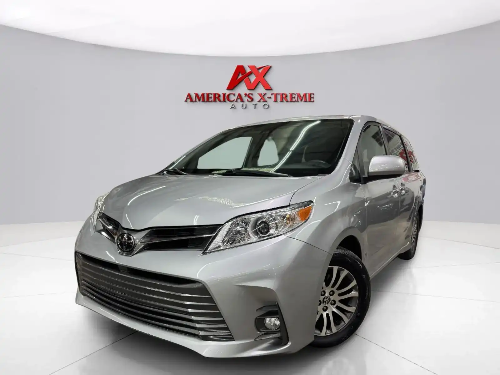 2020 Toyota Sienna XLE Premium V6 8-Passenger FWD's photo