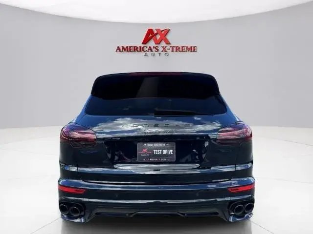 2017 Porsche Cayenne GTS photo 4