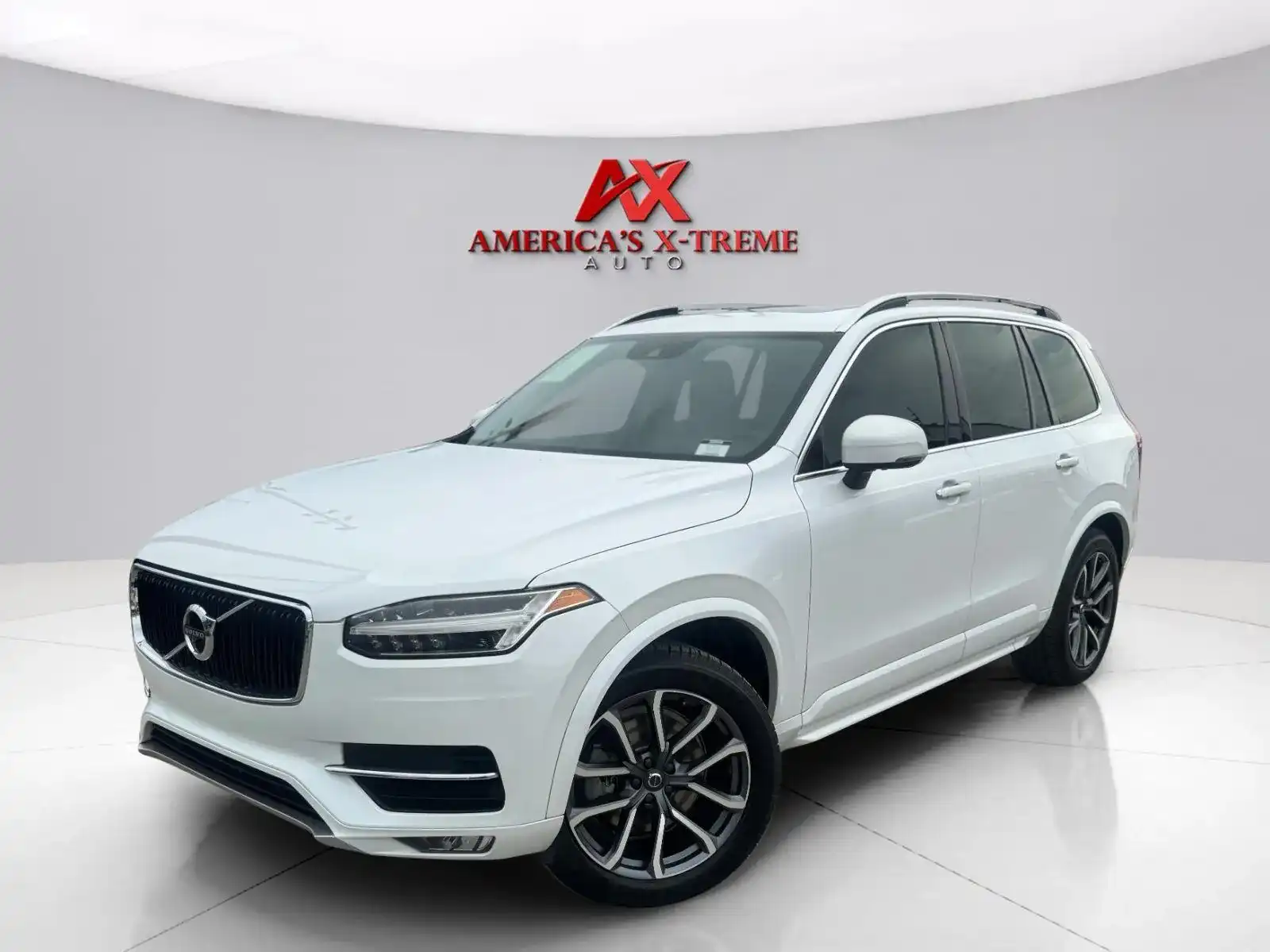 2017 Volvo XC90 T6 AWD Momentum's photo