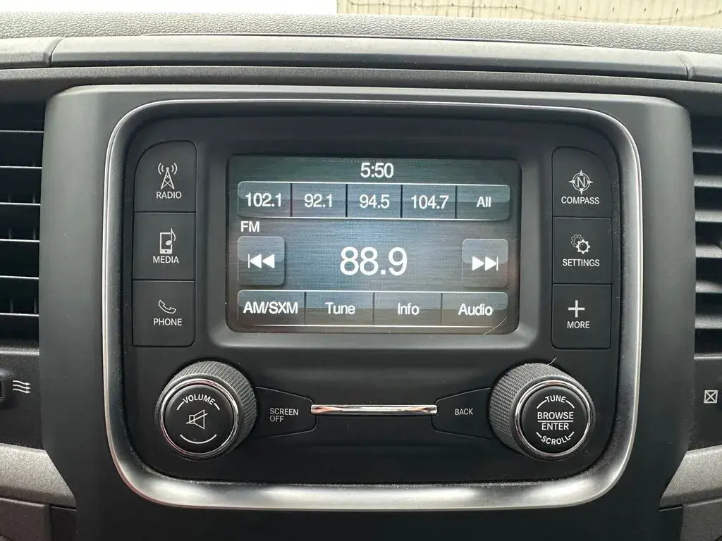 2018 RAM 1500 Express 4x4 Quad Cab 6'4 photo 4