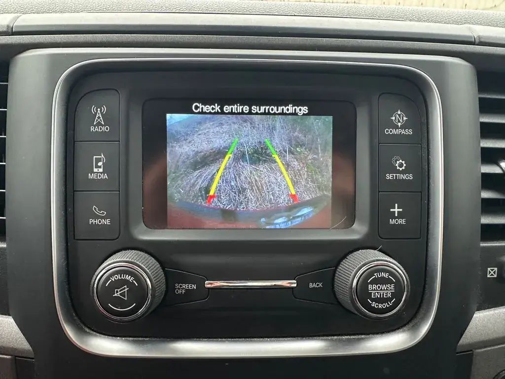 2018 RAM 1500 Express 4x4 Quad Cab 6'4 photo 5
