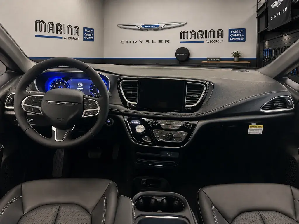 2027 Chrysler Pacifica Select photo 4