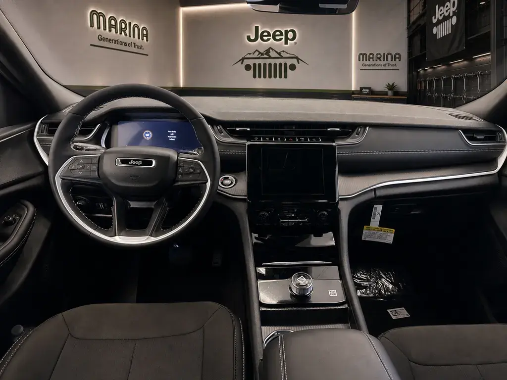 2026 Jeep Grand Cherokee Laredo X 4WD photo 4
