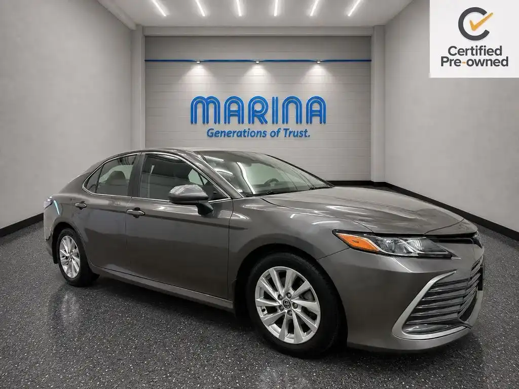 2023 Toyota Camry LE's photo