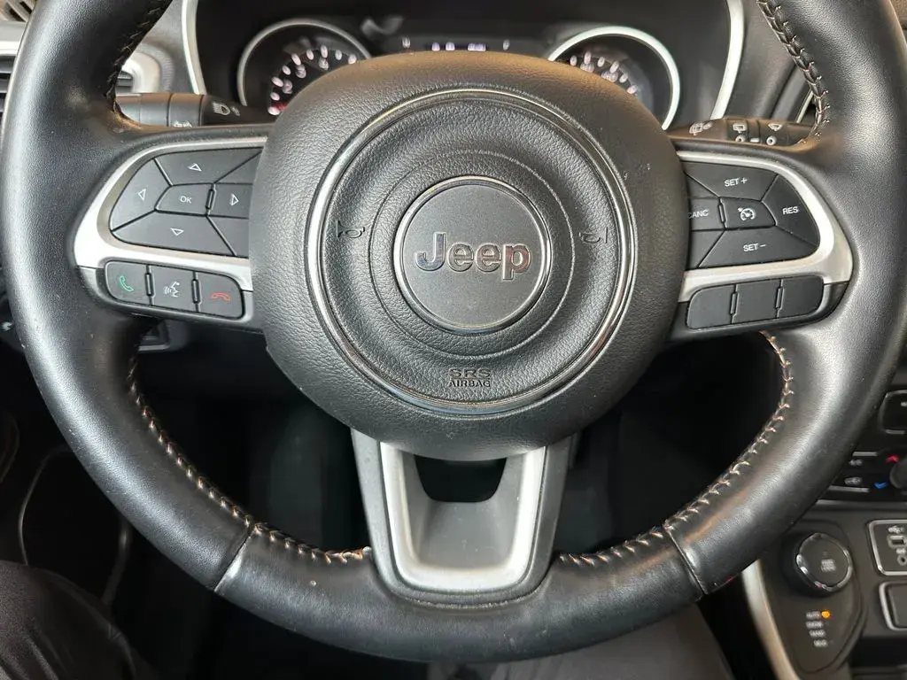2020 Jeep Compass Latitude 4X4 photo 3