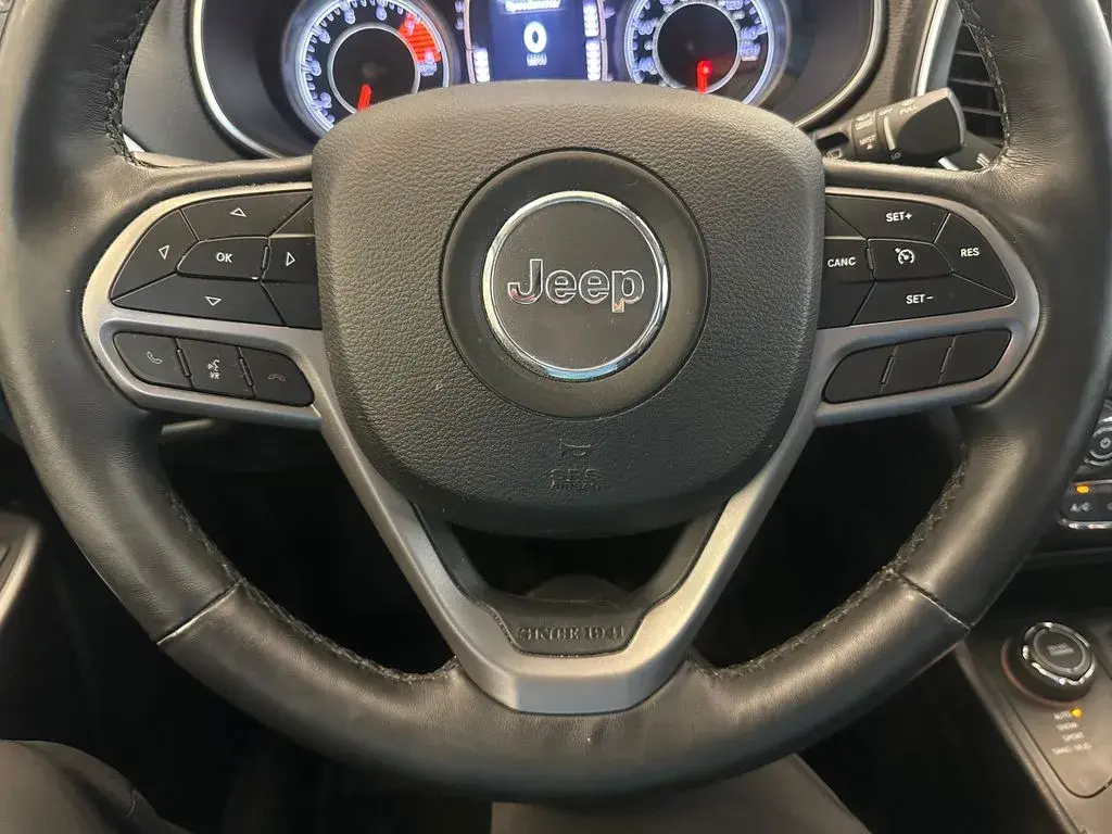 2019 Jeep Cherokee Latitude Plus 4X4 photo 3