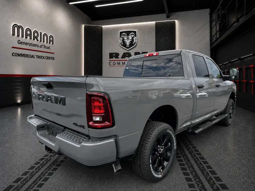 2026 RAM 2500 Tradesman/Black Express 4WD Crew Cab SWB photo 5