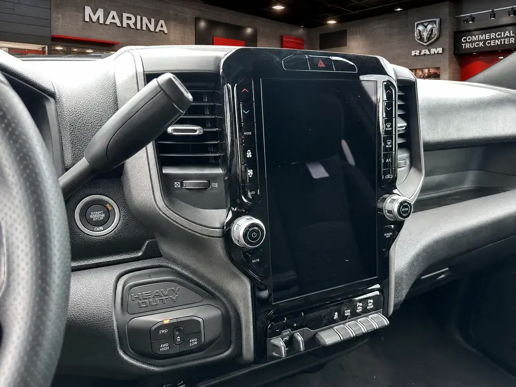 2026 RAM 2500 Tradesman/Black Express 4WD Crew Cab SWB photo 3