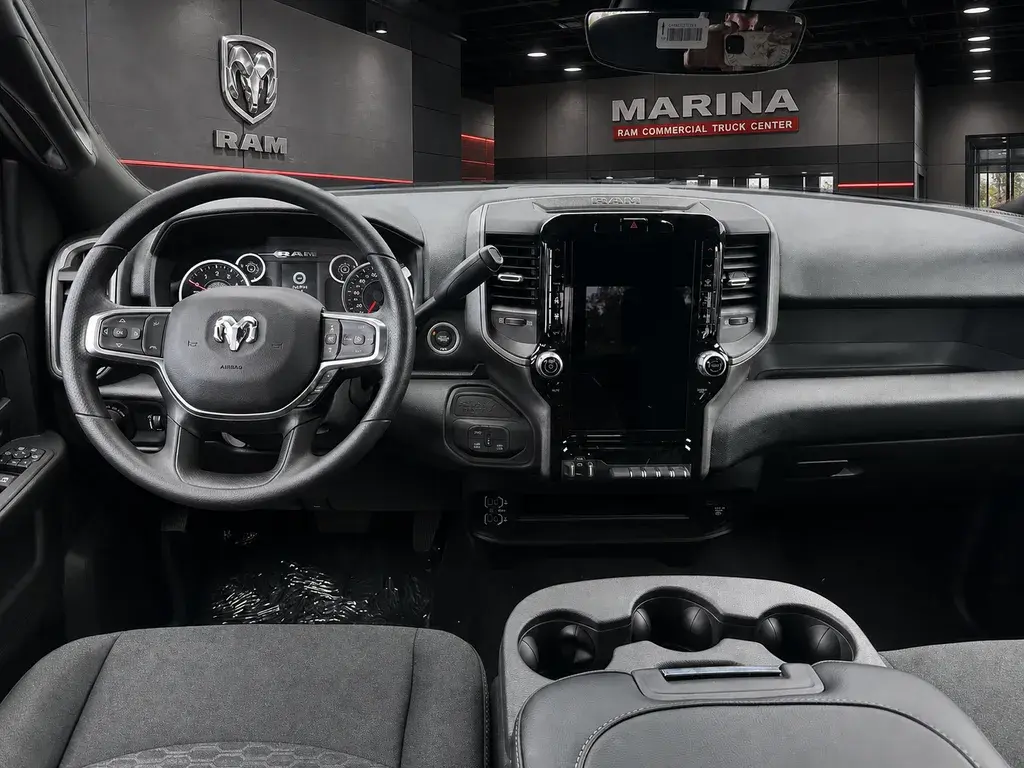 2026 RAM 2500 Tradesman/Black Express 4WD Crew Cab SWB photo 4
