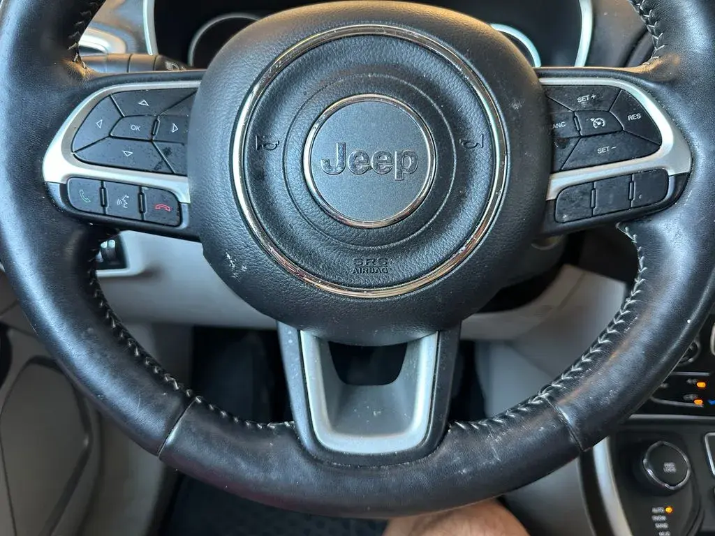 2018 Jeep Compass Latitude 4X4 photo 3