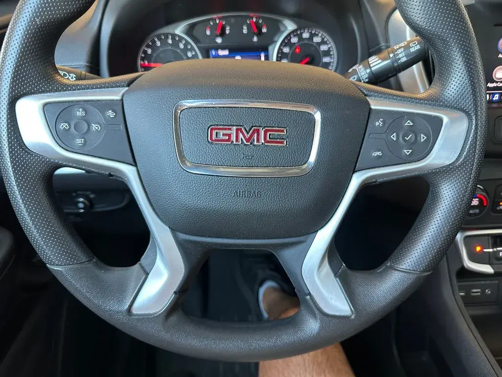 2022 GMC Terrain SLE AWD photo 3