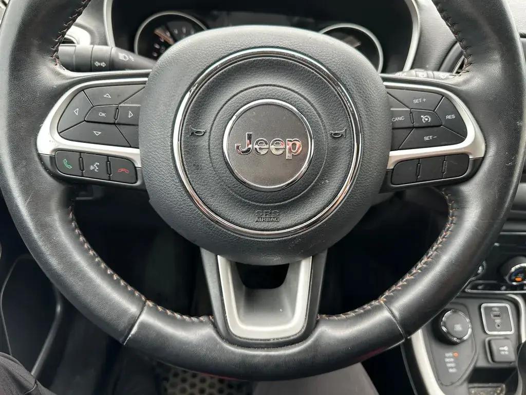 2018 Jeep Compass Latitude 4X4 photo 3