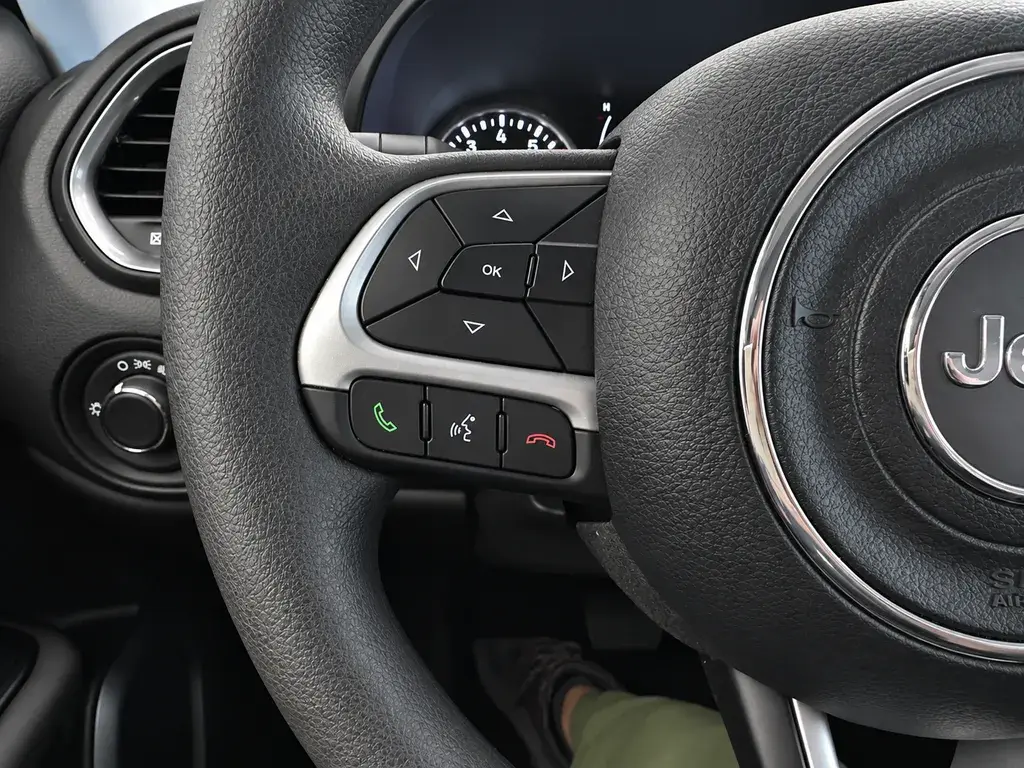 2023 Jeep Renegade Latitude 4WD photo 4