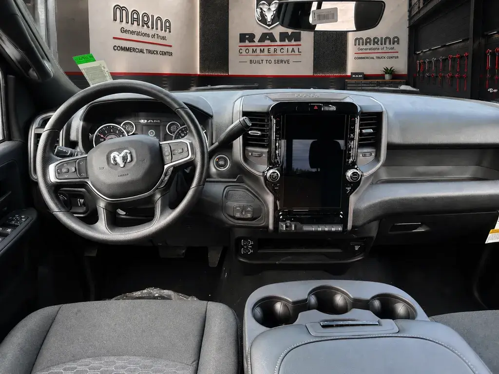 2026 RAM 2500 Tradesman/Warlock 4WD Crew Cab SWB photo 4