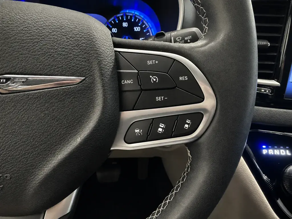 2024 Chrysler Pacifica Touring L photo 5