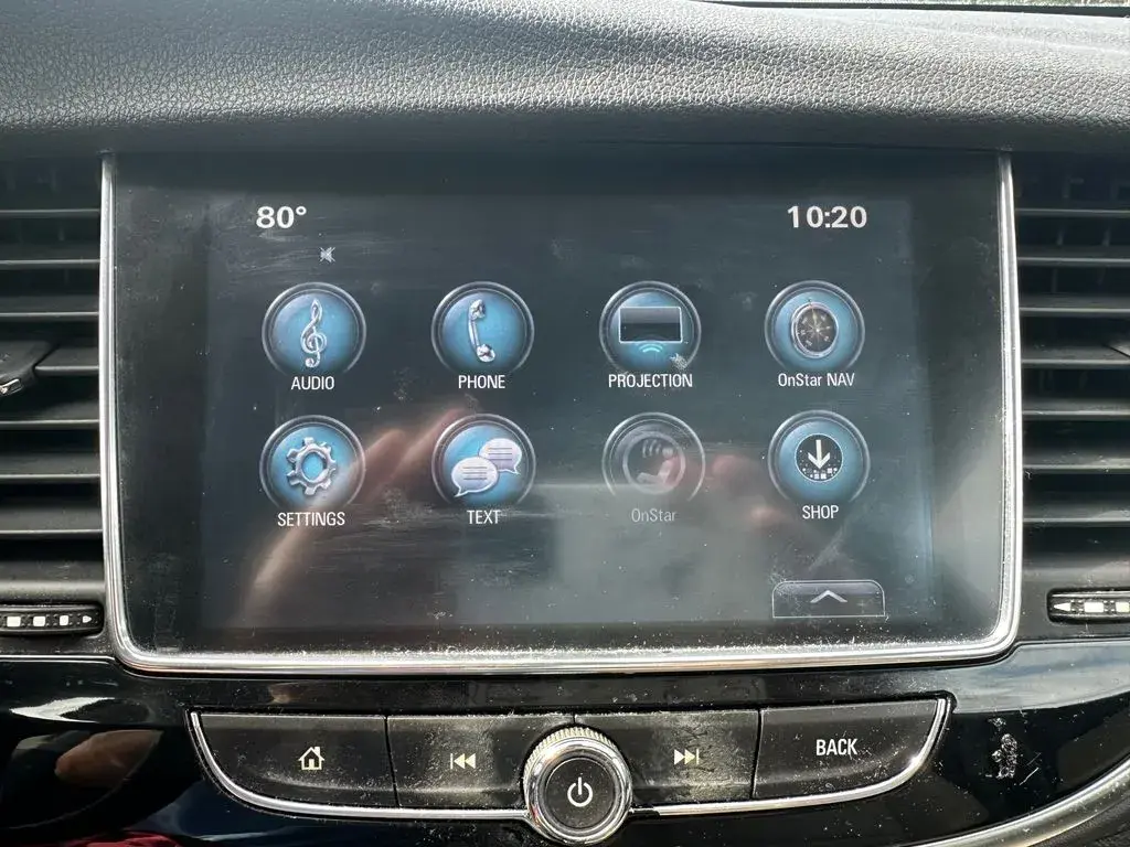 2017 Buick Encore Essence AWD photo 4