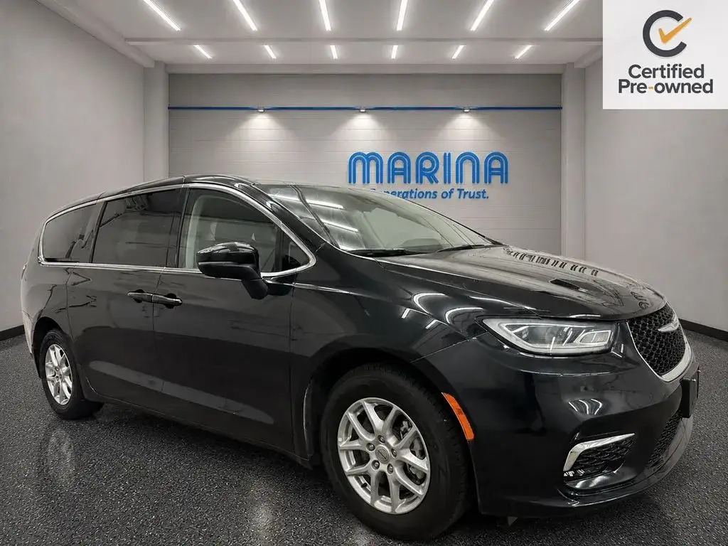 2023 Chrysler Pacifica Touring L photo 1