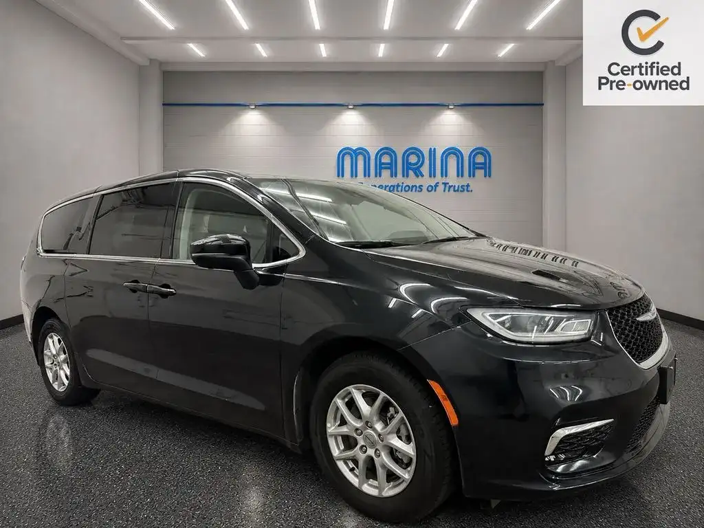 2023 Chrysler Pacifica Touring L's photo