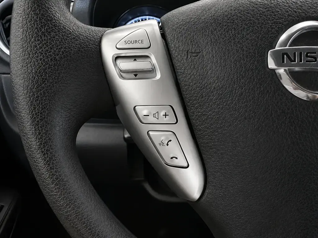 2017 Nissan Versa 1.6 SV CVT photo 4