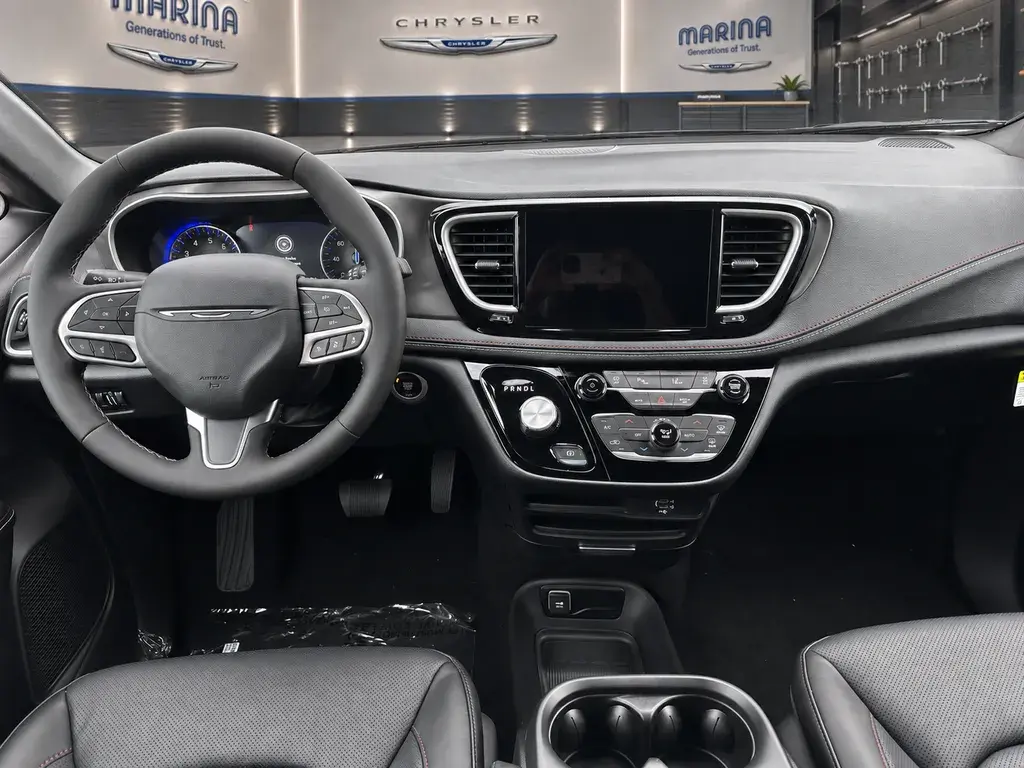 2027 Chrysler Pacifica Select photo 4
