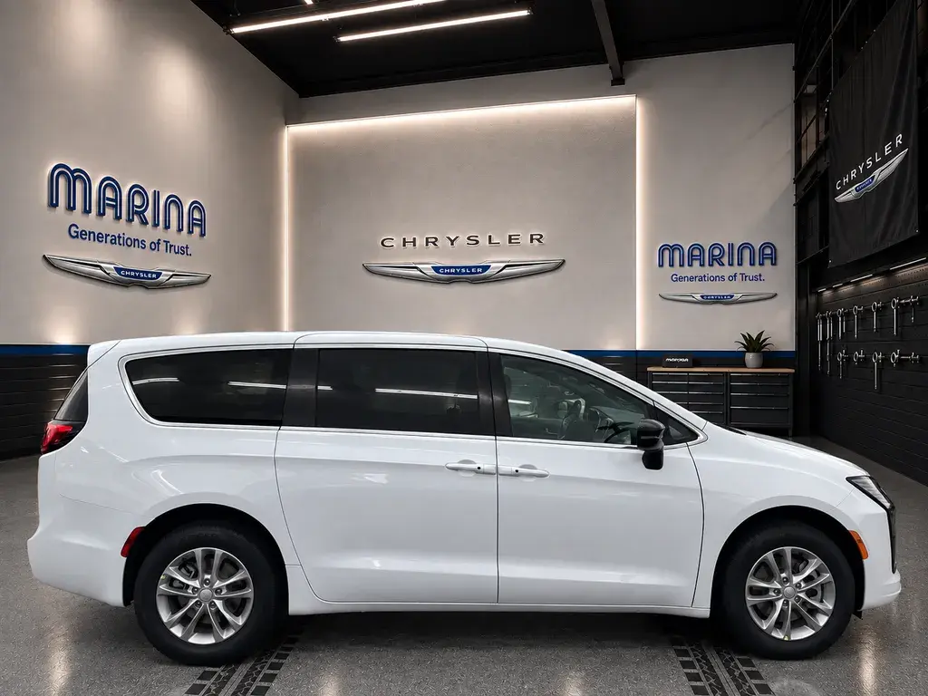 2027 Chrysler Pacifica Select AWD photo 5