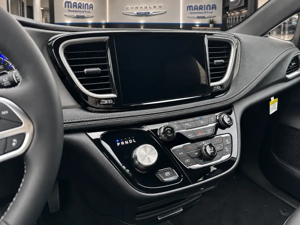 2027 Chrysler Pacifica Select AWD photo 3