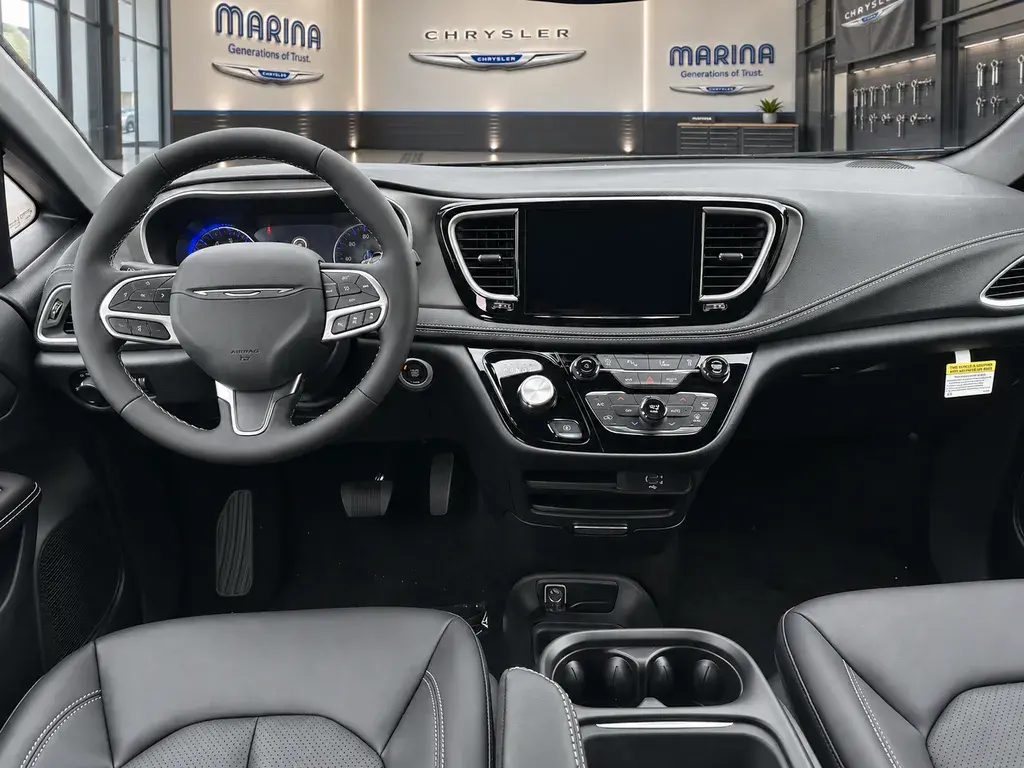 2027 Chrysler Pacifica Select AWD photo 4