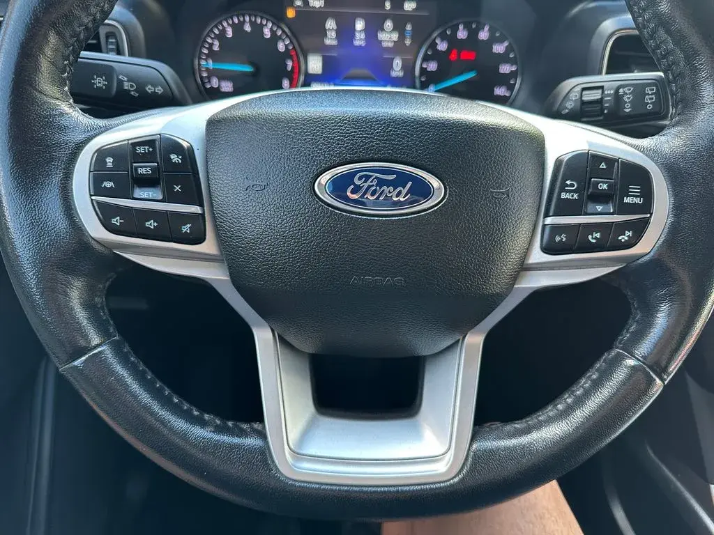 2022 Ford Explorer XLT 4WD photo 3
