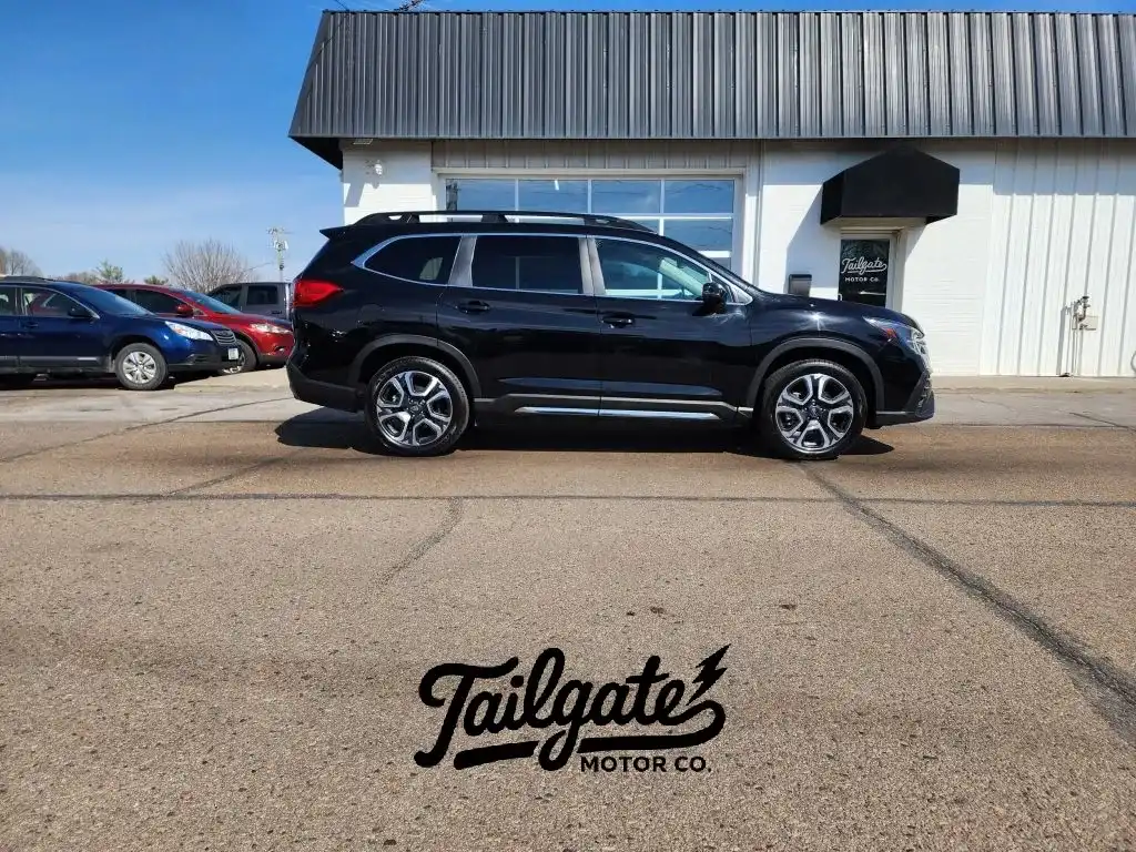 2023 Subaru Ascent Limited 7 Passenger's photo