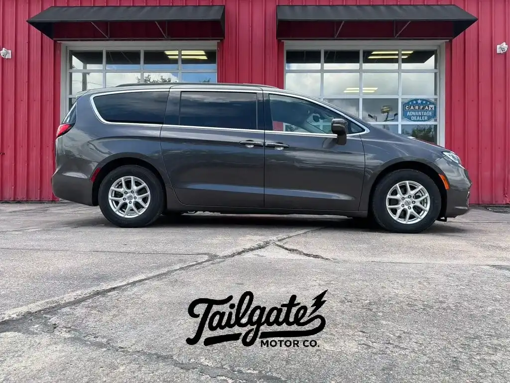 2022 Chrysler Pacifica Touring L's photo