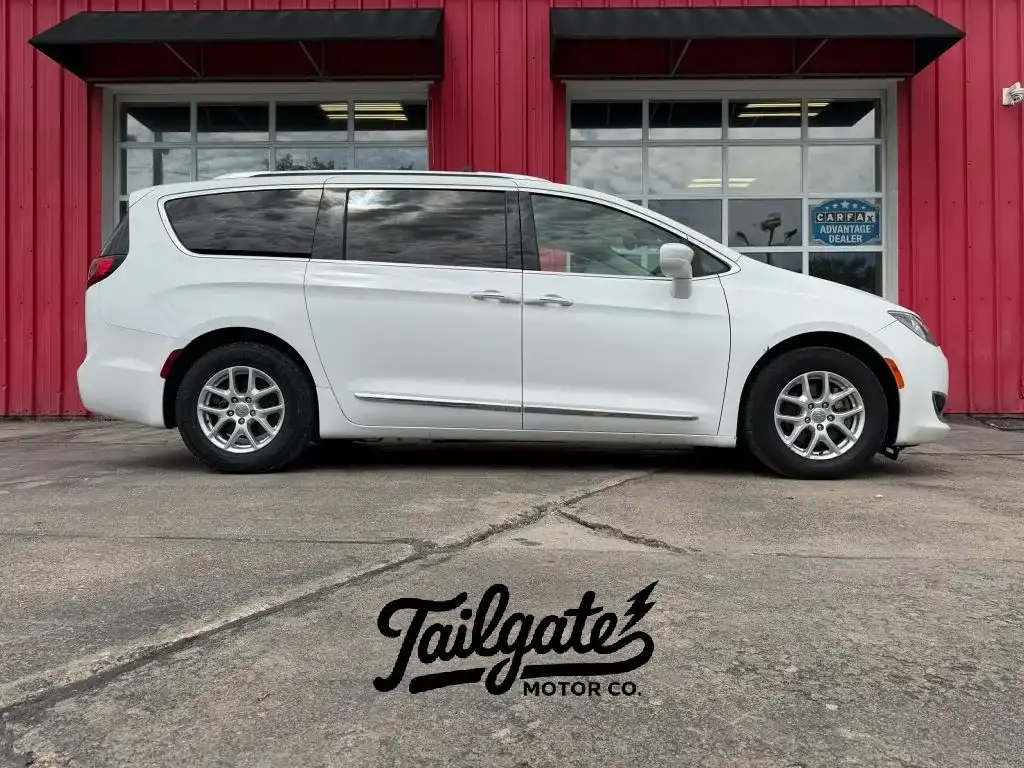 2020 Chrysler Pacifica Touring L's photo