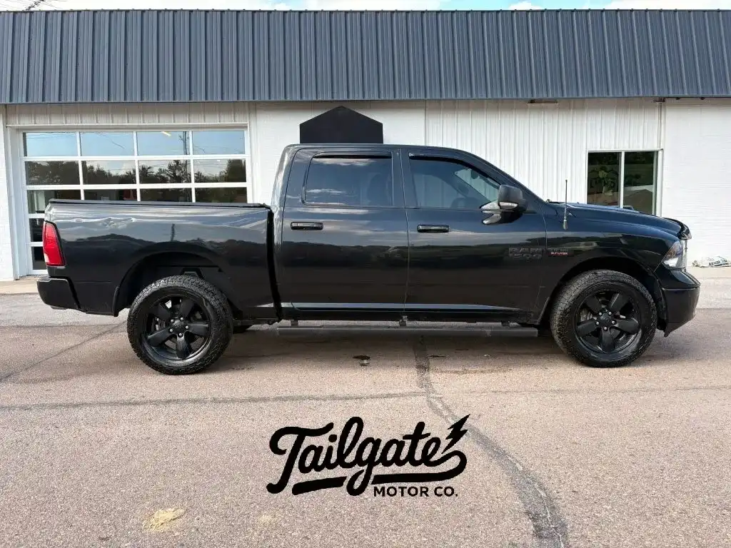 2018 RAM 1500 Big Horn 4x4 Crew Cab 5'7's photo
