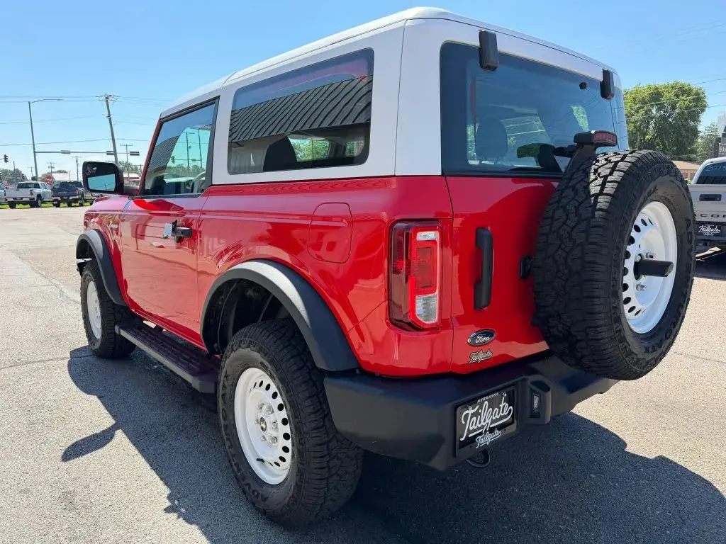 2023 Ford Bronco Base 4x4 photo 5