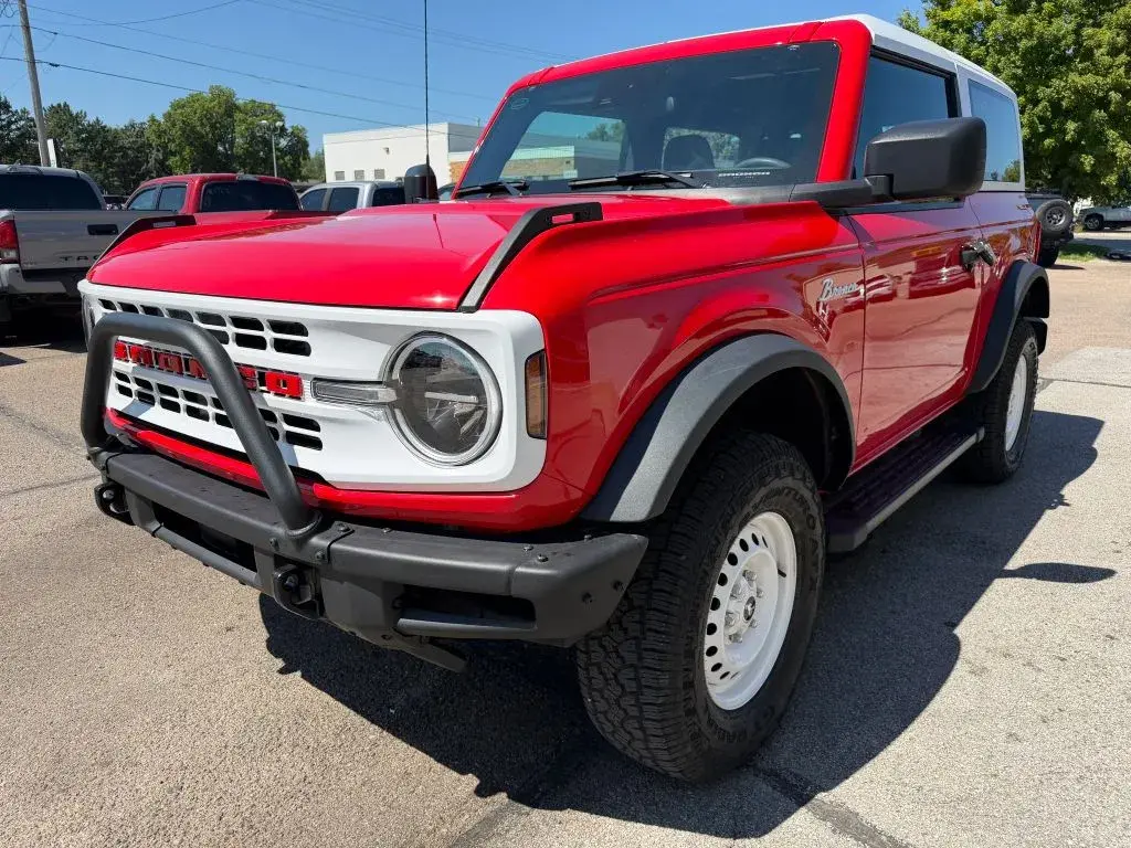 2023 Ford Bronco Base 4x4 photo 4