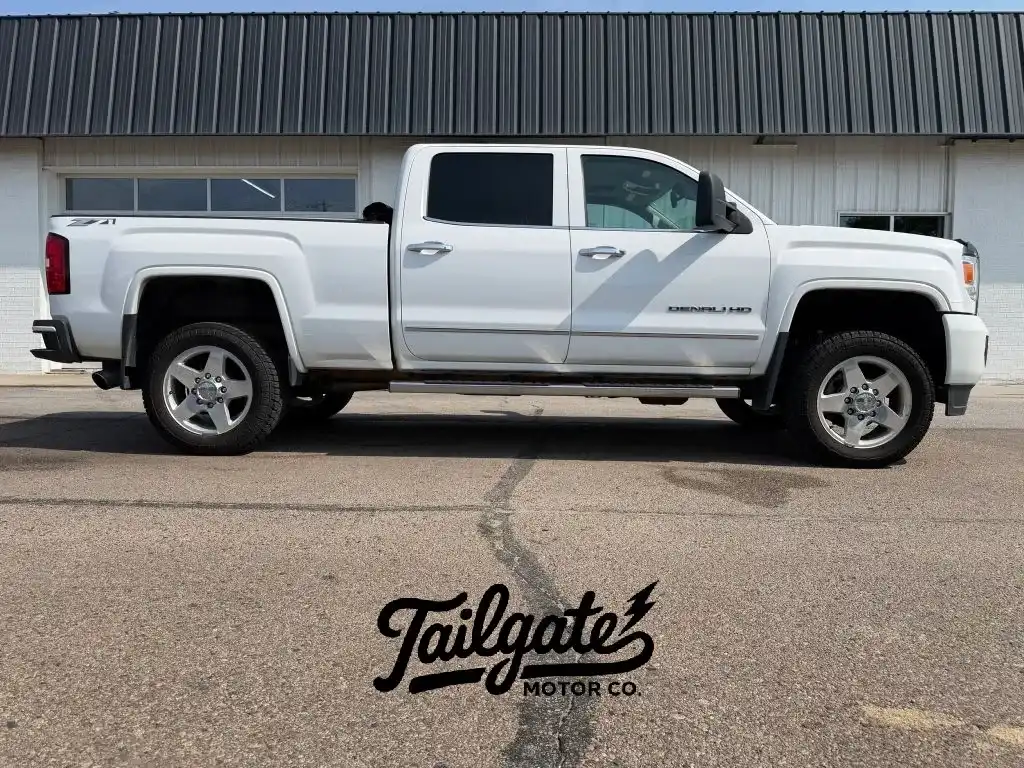 2015 GMC Sierra 4WD Crew Cab Short Box's photo
