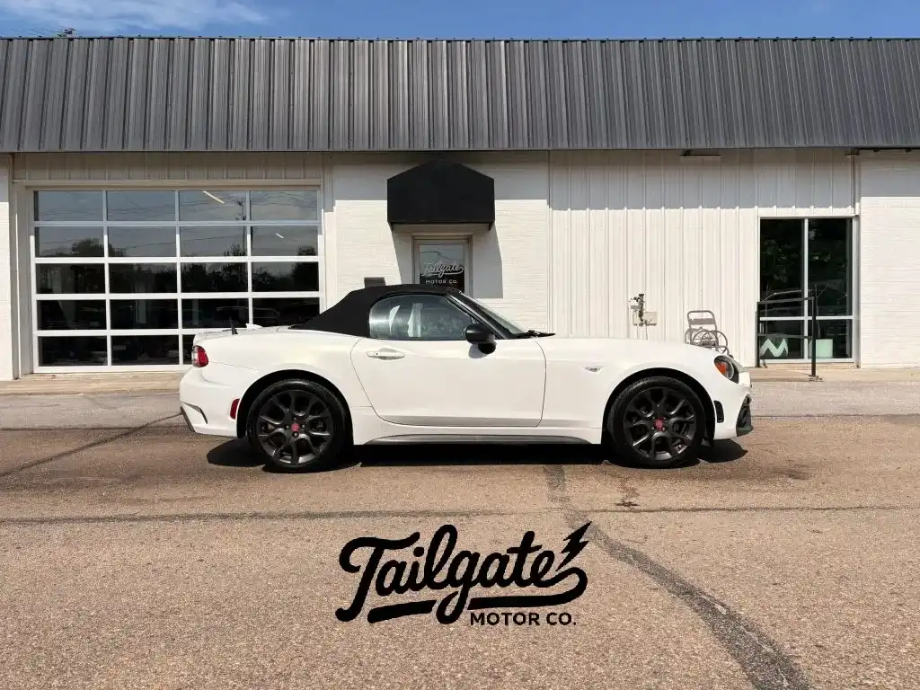 2017 FIAT 124 Spider 1.4 Abarth's photo