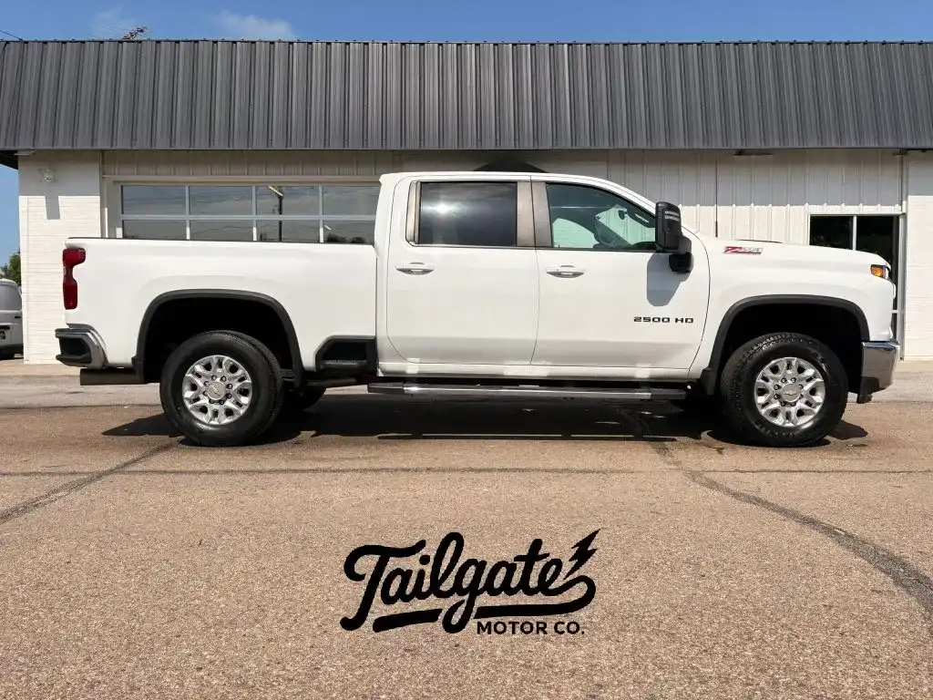 2023 Chevrolet Silverado HD LT 4WD Crew Cab Long Box's photo
