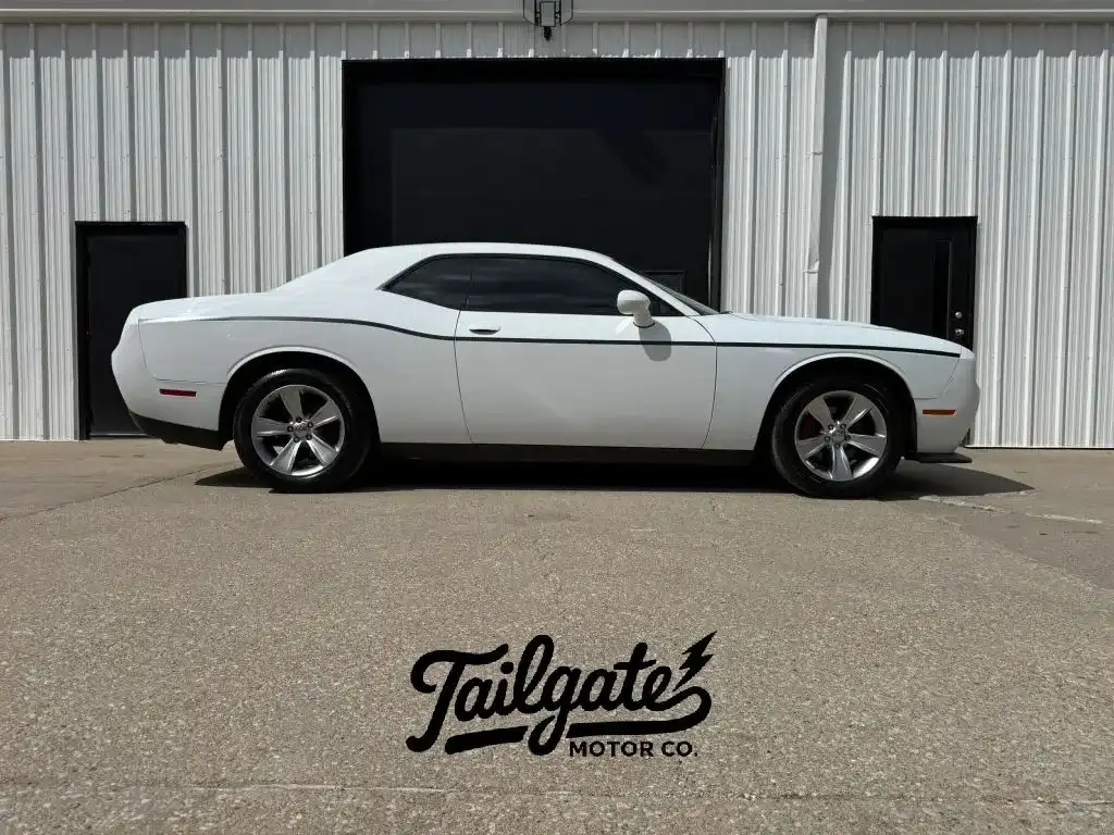 2015 Dodge Challenger SXT's photo